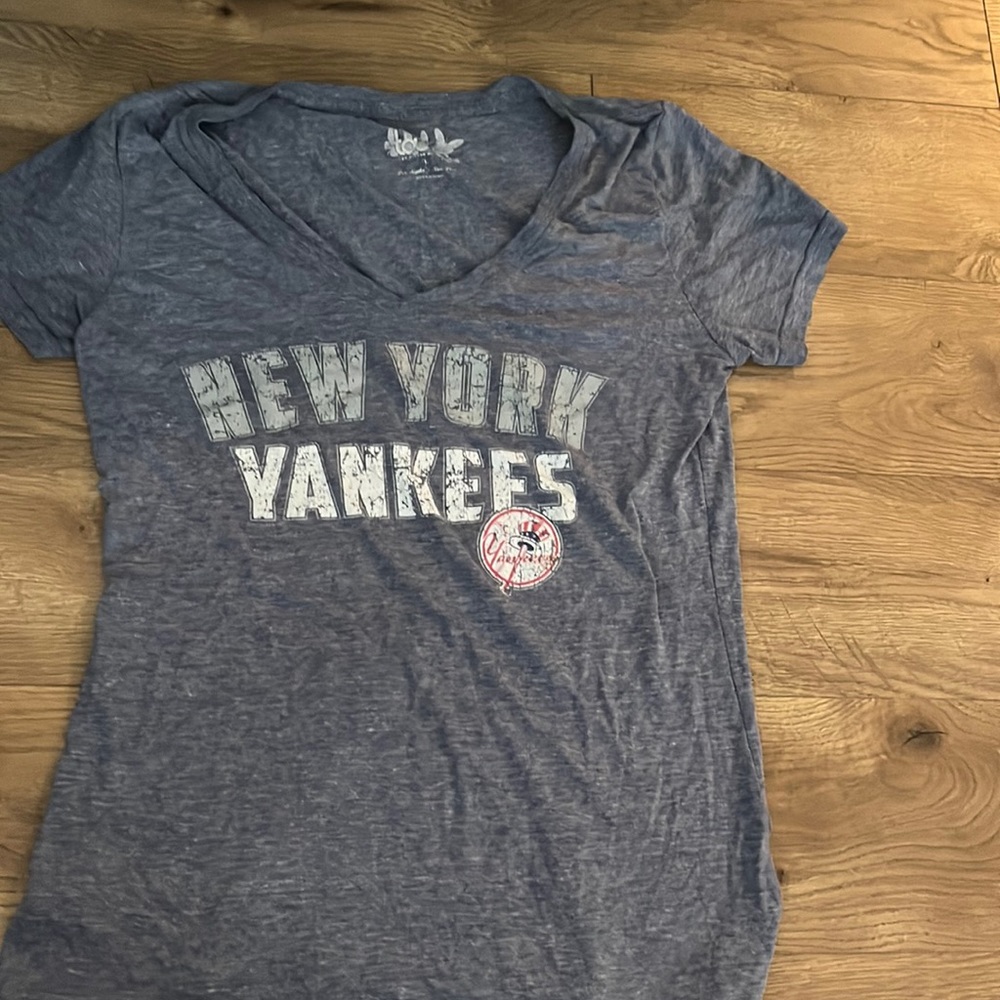 New York Yankees shirt